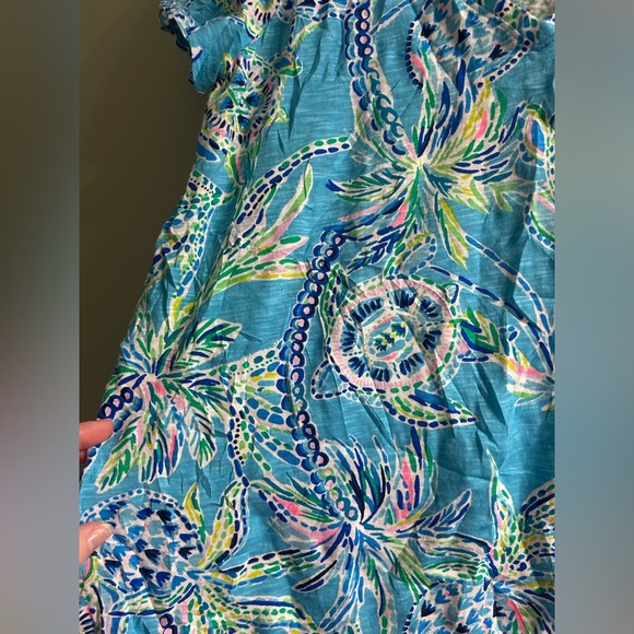 Lilly Pulitzer Etta V-Neck T-shirt in the Bermuda Blue Turtle Szn print - Picture 3 of 6